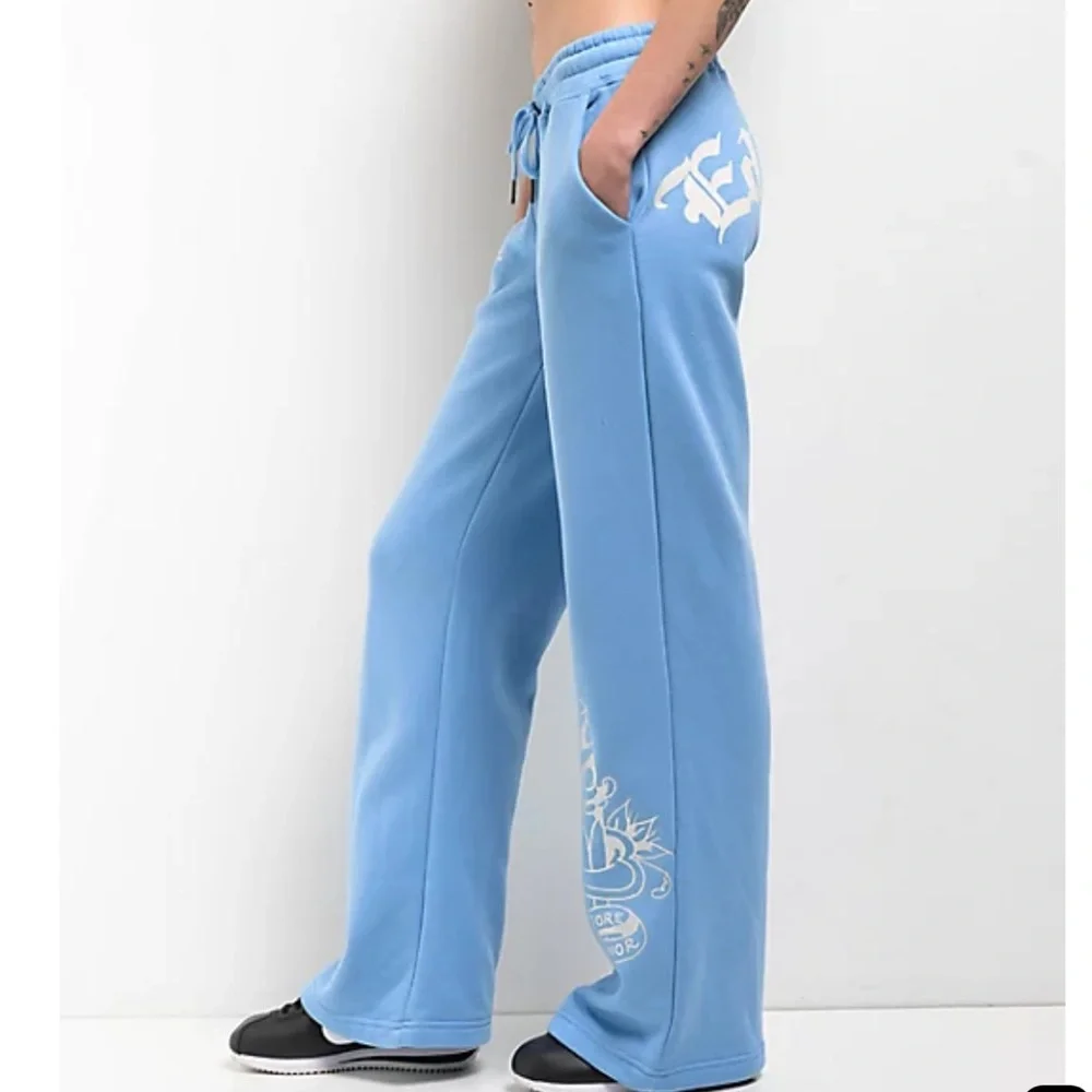 Ed Hardy Flower Skulls Powder Blue Women’s Sweatpants Medium Graphic Print Y2K - Picture 5 of 13